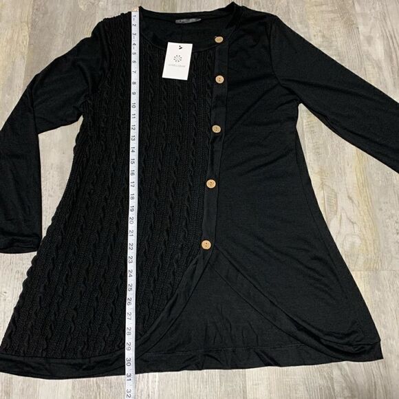 NWT LOVEU.DEAR split knit button tunic - Picture 13 of 15